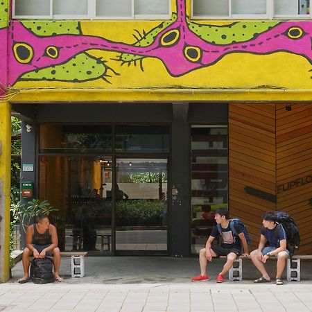 Flip Flop Hostel - Main Station Taipé Exterior foto