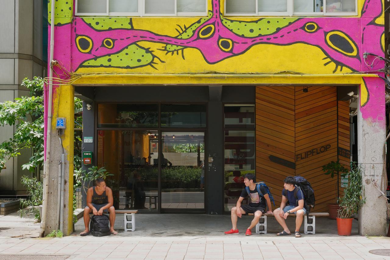 Flip Flop Hostel - Main Station Taipé Exterior foto