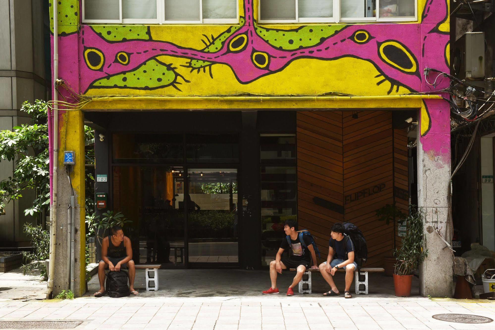 Flip Flop Hostel - Main Station Taipé Exterior foto
