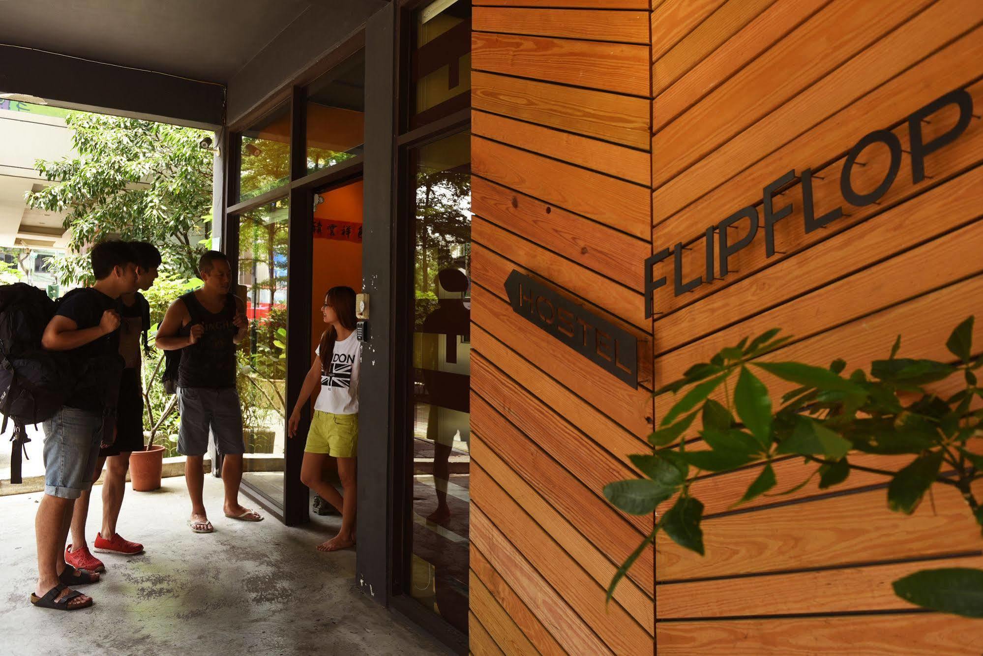 Flip Flop Hostel - Main Station Taipé Exterior foto